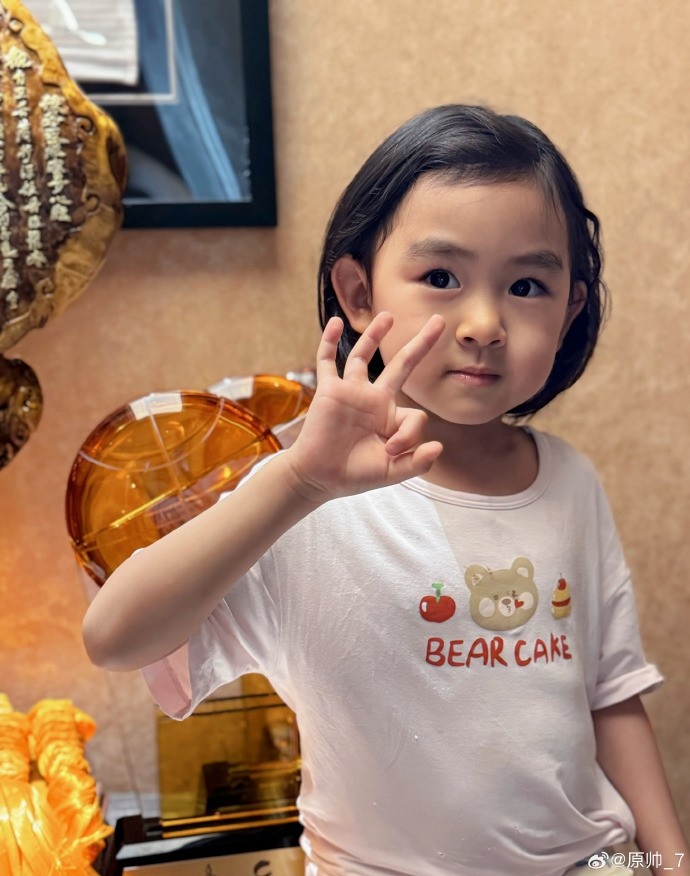 三分大賽三冠王！原帥曬三冠獎(jiǎng)杯：完成了女兒給安排的任務(wù)！