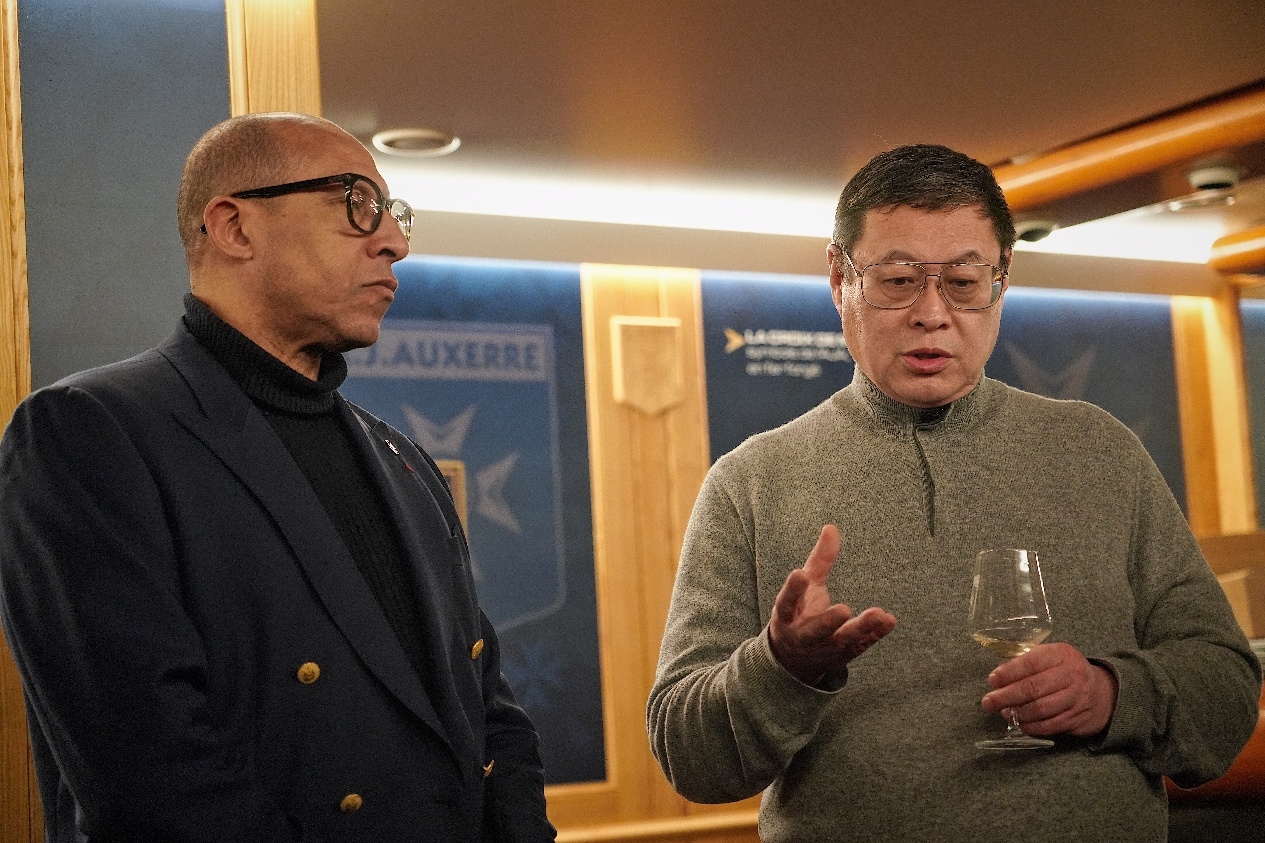 法國足協(xié)主席迪亞洛做客歐塞爾，并與董事會(huì)主席周云杰會(huì)晤