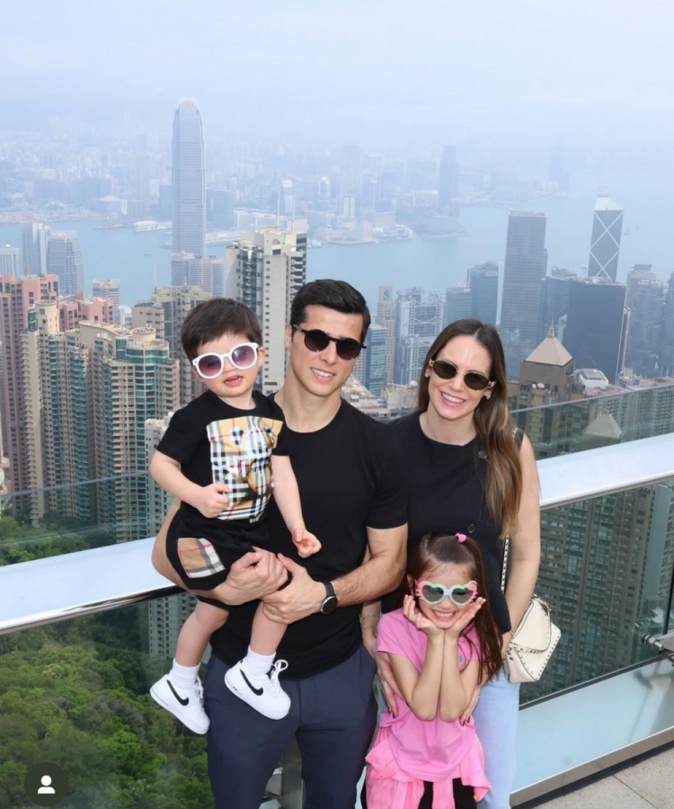 特謝拉帶家人赴中國香港過周末，陳晉一留言：這是個好地方