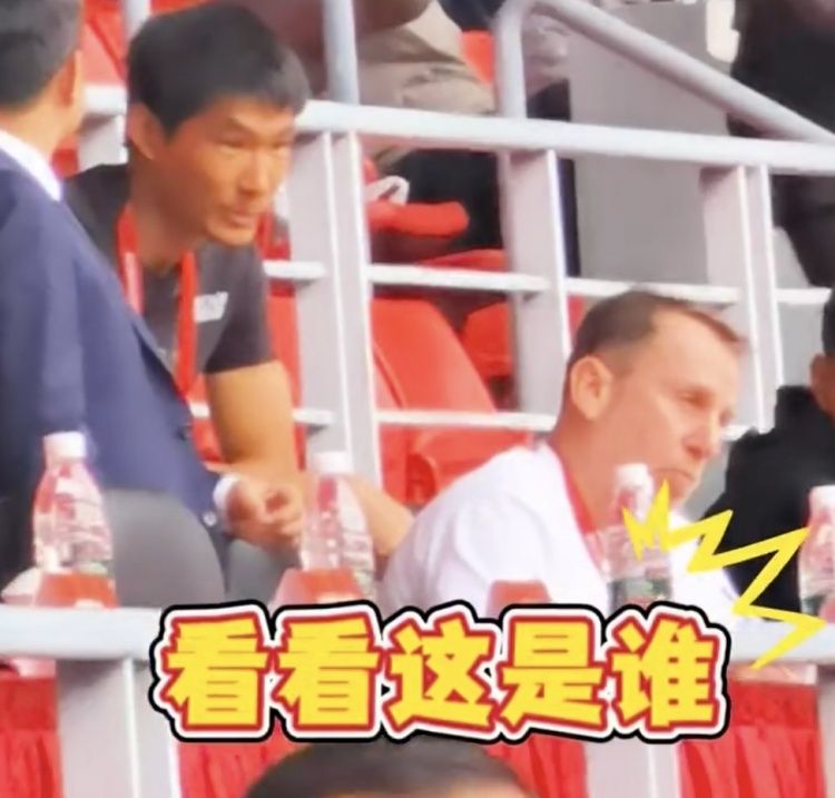 久爾杰維奇現(xiàn)身鹽城，現(xiàn)場(chǎng)觀看中國(guó)U22國(guó)足vs韓國(guó)