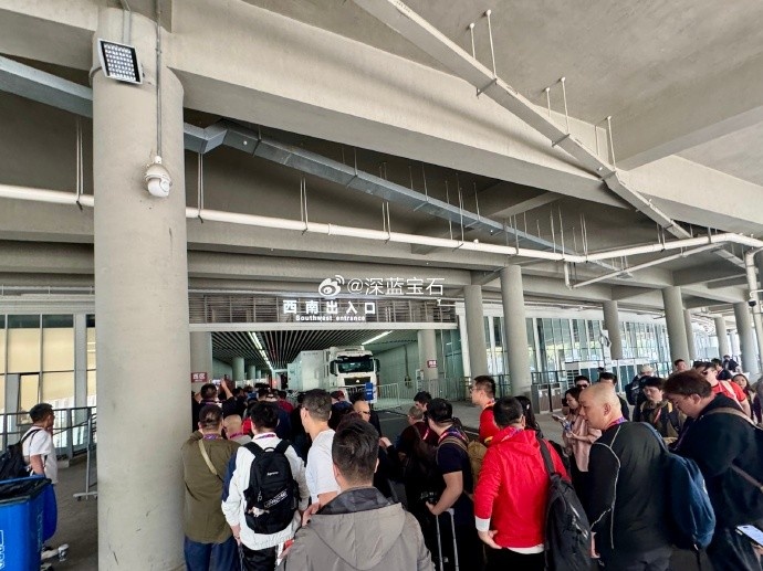 盛況空前！記者曬照：距離中澳之戰(zhàn)還有三小時，現(xiàn)場記者已超百名