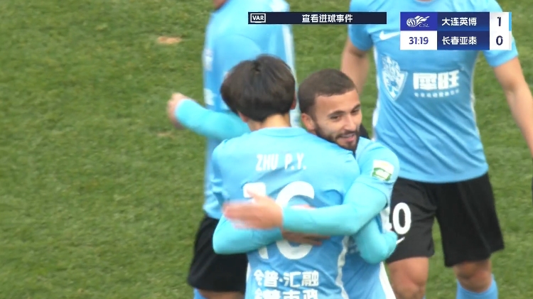 19歲朱鵬宇中超處子球！大連英博1-0領(lǐng)先長(zhǎng)春亞泰，馬萊萊助攻