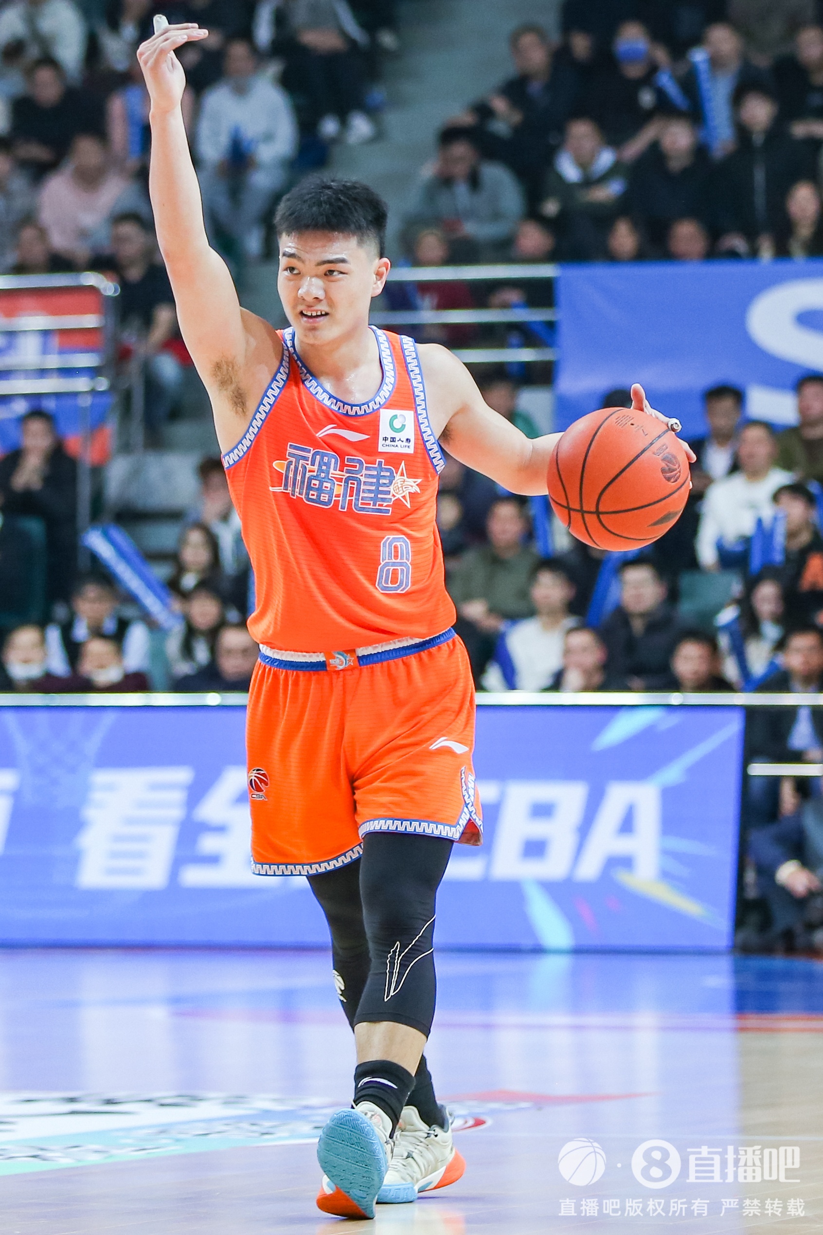 高效替補(bǔ)！黎伊揚(yáng)11投7中貢獻(xiàn)17分2板4助3斷