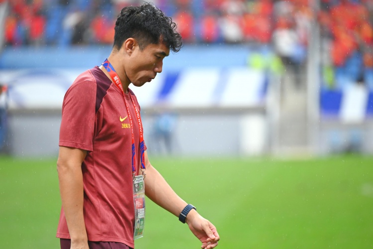 滬媒：單后腰讓國足防守承受更大壓力，若鄭智沒退役或能勝任