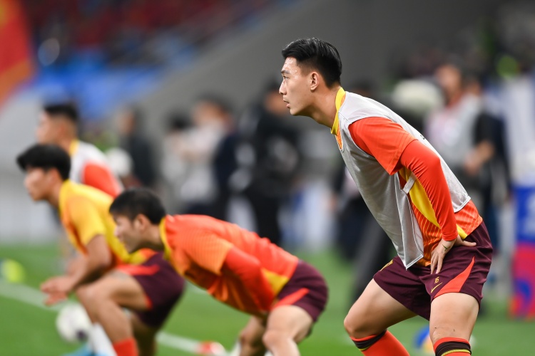 足球報：張玉寧、蔣圣龍均有不同程度傷病，伊萬未讓在熱身賽出場