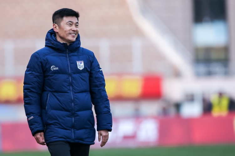 足球報(bào)：大連英博低調(diào)備戰(zhàn)，簽約贊助商為大連足球注入新活力