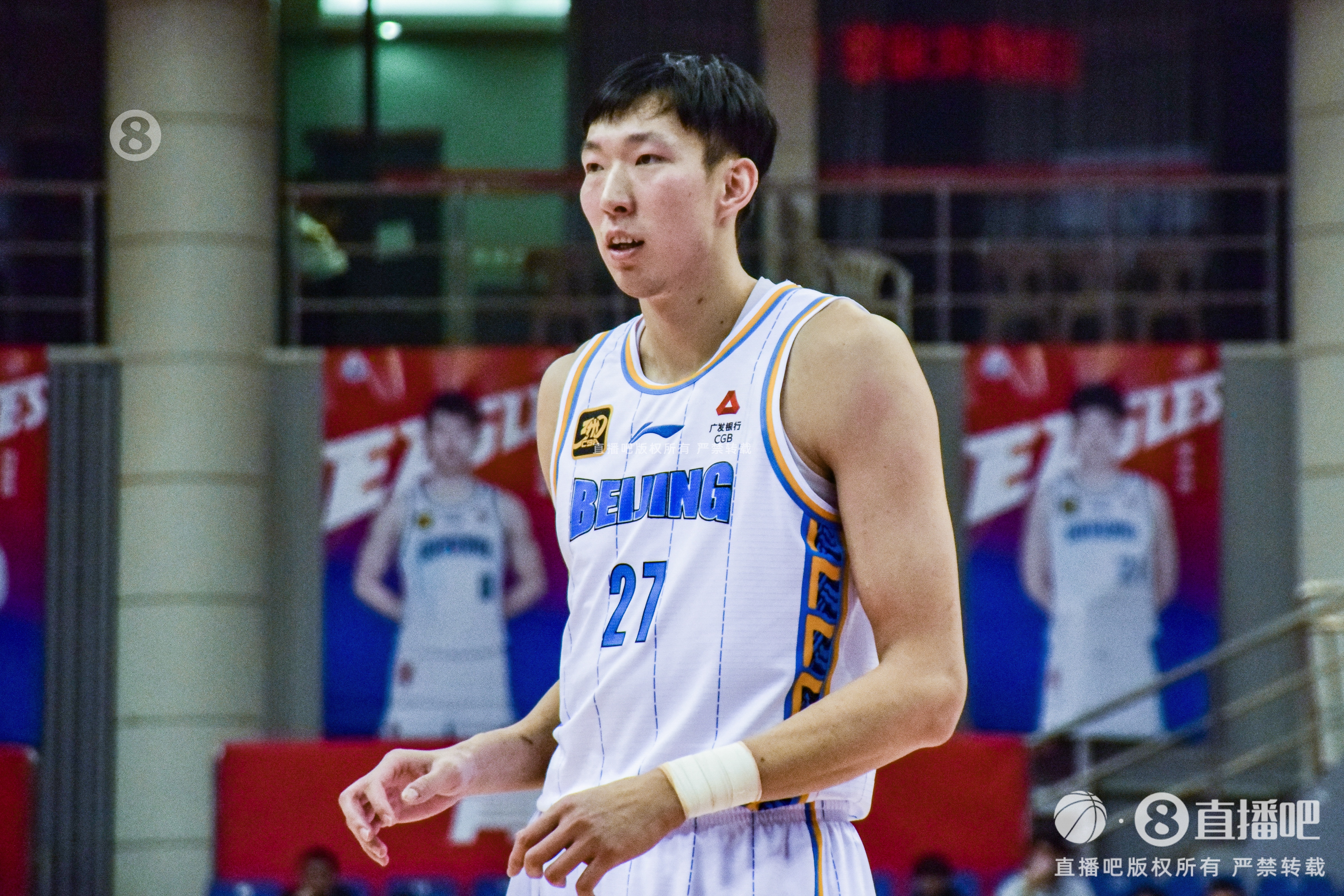 被壓制了呀！周琦各種被洛夫頓強打 6中4拿到8分13板2助